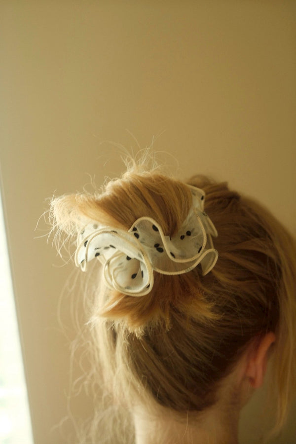 DOT Frill chouchou / white