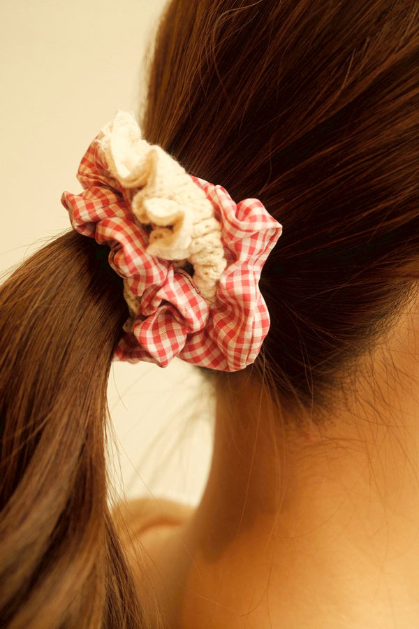 CHECK & LACE chouchou / red and white