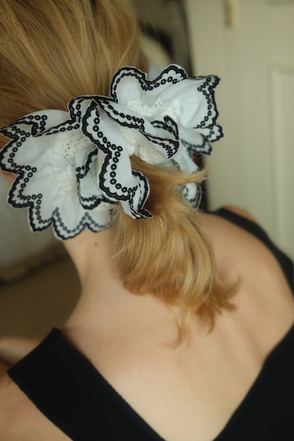COTTON LACE chouchou / white